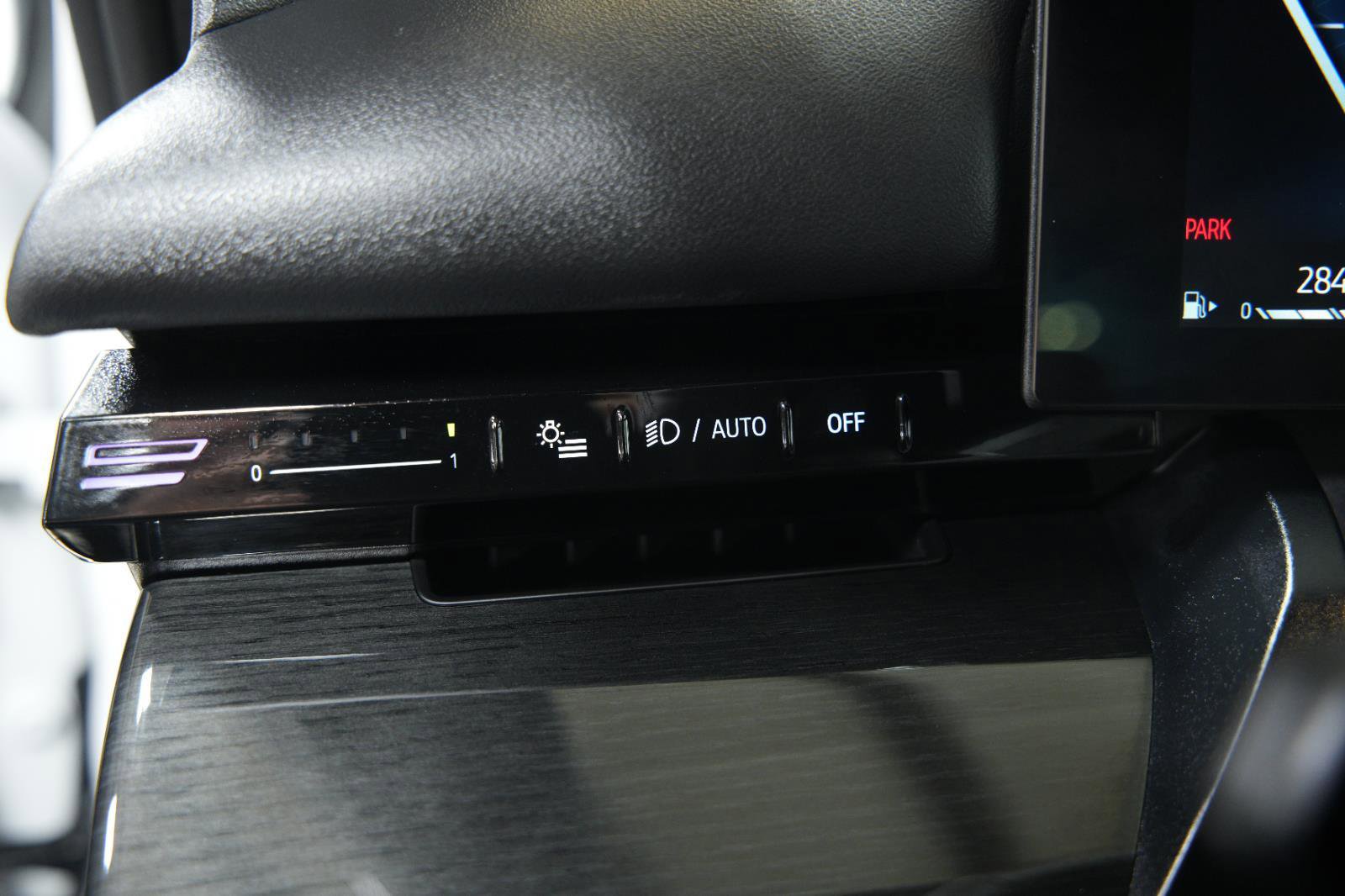 Used 2026 BMW 530i xDrive w/ Premium Package image 32