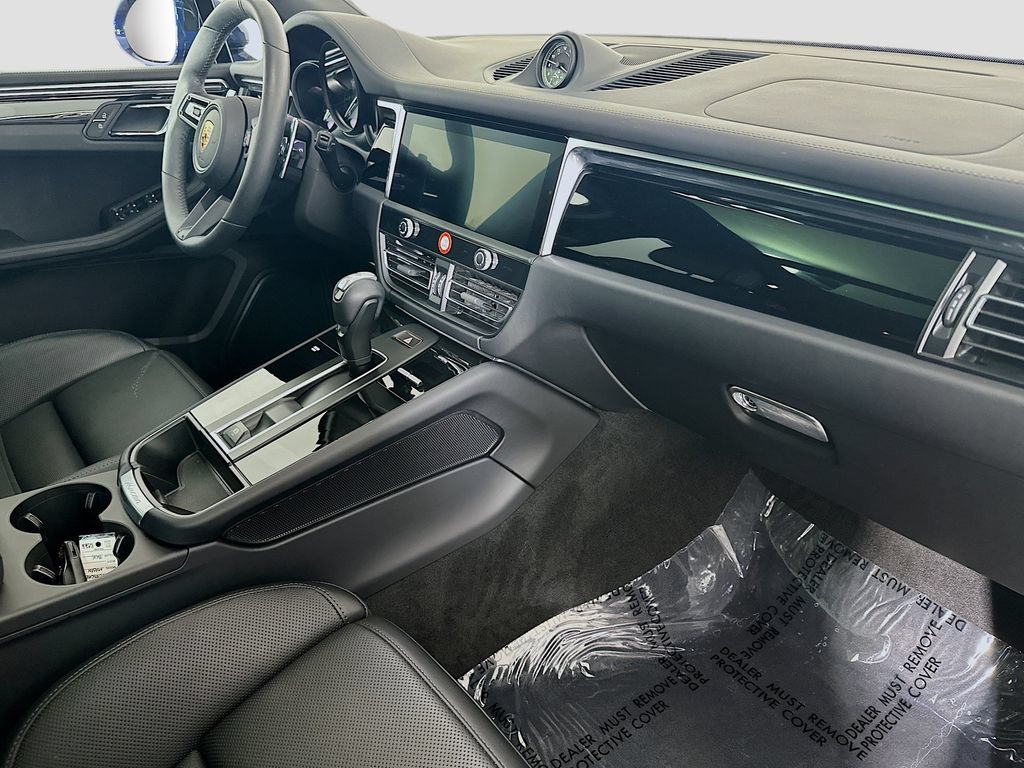 New 2025 Porsche Macan AWD/4WD image 31