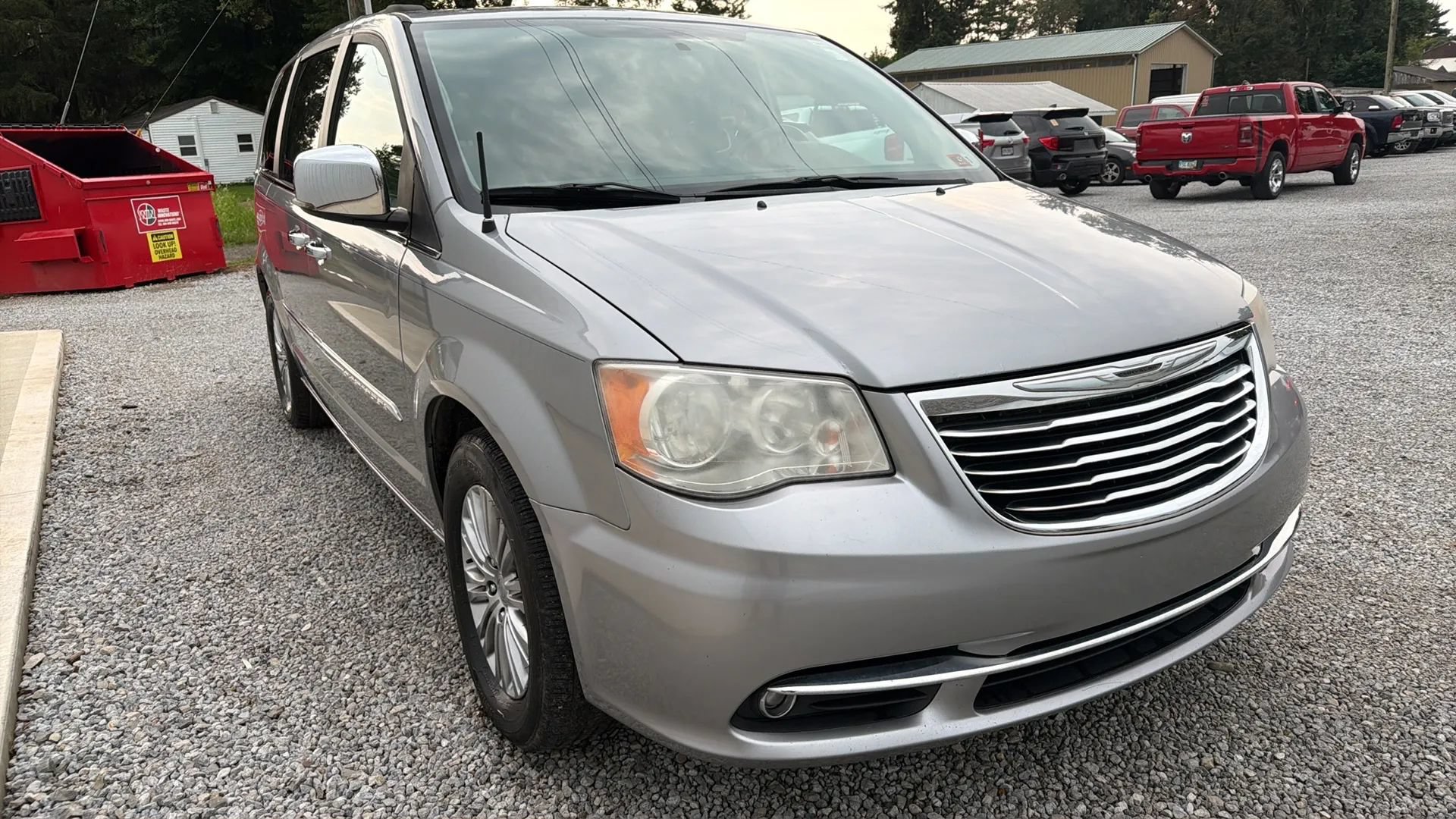 Used 2013 Chrysler Town & Country Touring-L w/ Driver Convenience Group FWD image 8