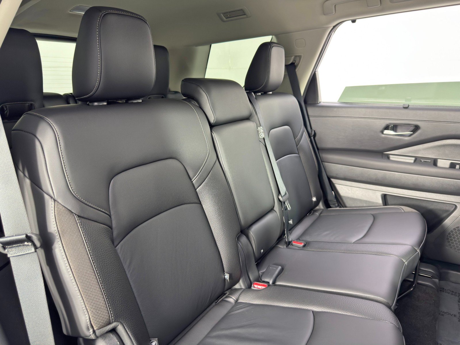 Used 2025 Nissan Pathfinder SL AWD/4WD image 35