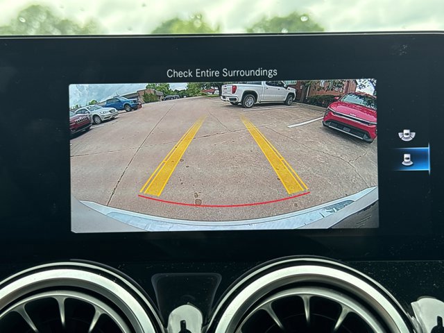 Used 2022 Mercedes-Benz GLB 250 4MATIC image 5