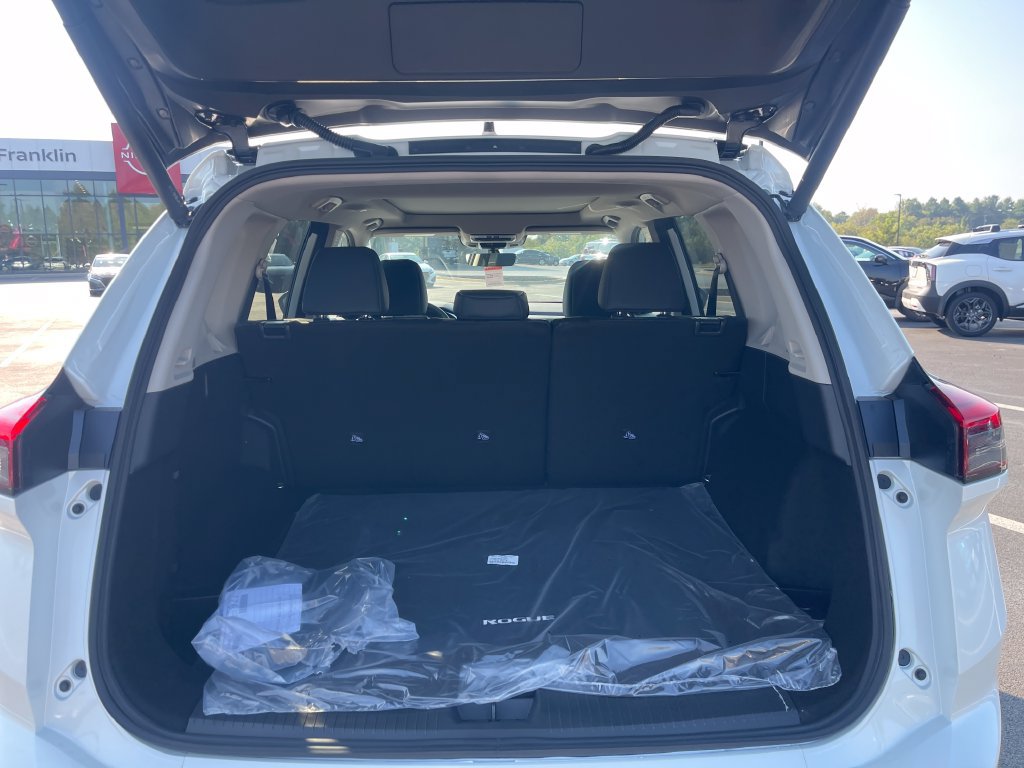 New 2026 Nissan Rogue Dark Armor AWD/4WD image 9