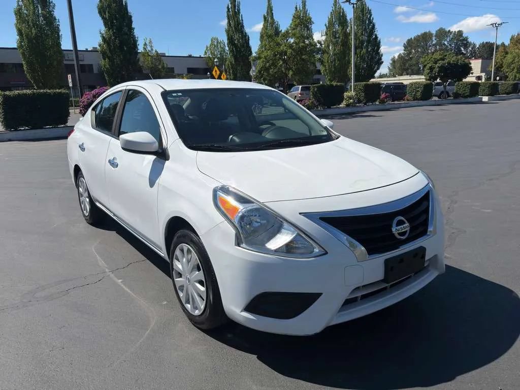 Used 2016 Nissan Versa SV FWD image 7