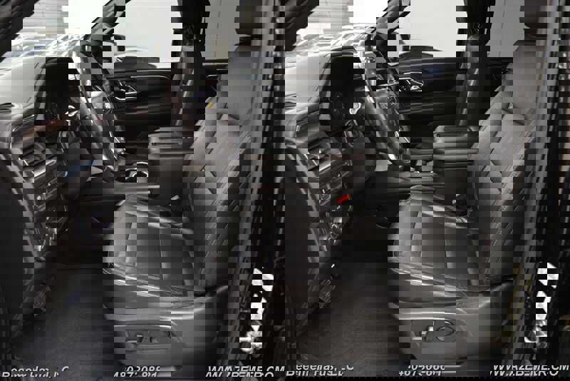 Used 2021 Chevrolet Suburban LT RWD image 13