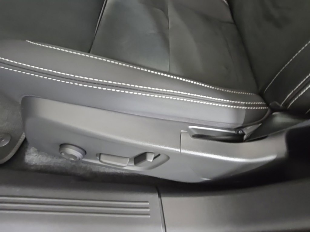 Certified 2023 Volvo C40 P8 Recharge Ultimate image 25