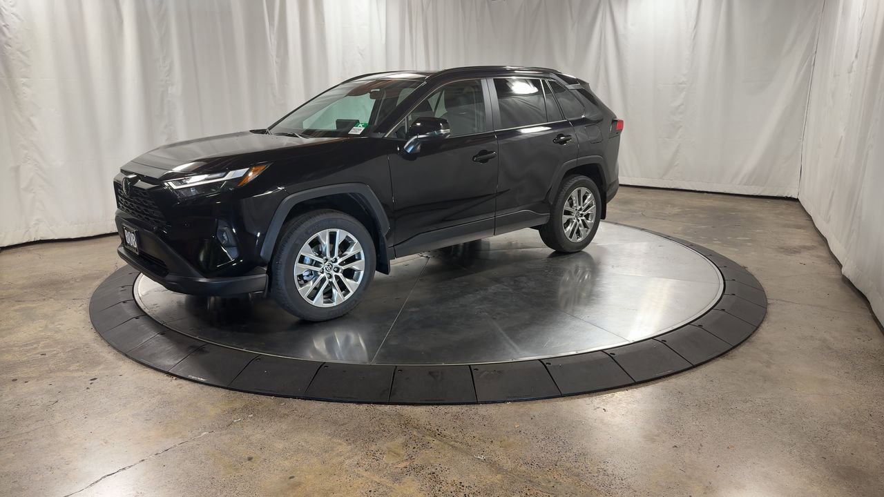 Used 2025 Toyota RAV4 XLE Premium image 6