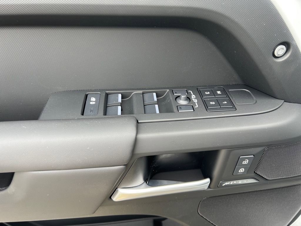 Used 2025 Land Rover Defender 110 S image 10