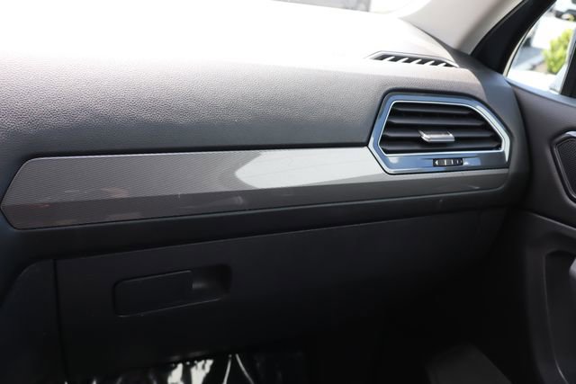 Used 2022 Volkswagen Tiguan SE image 31