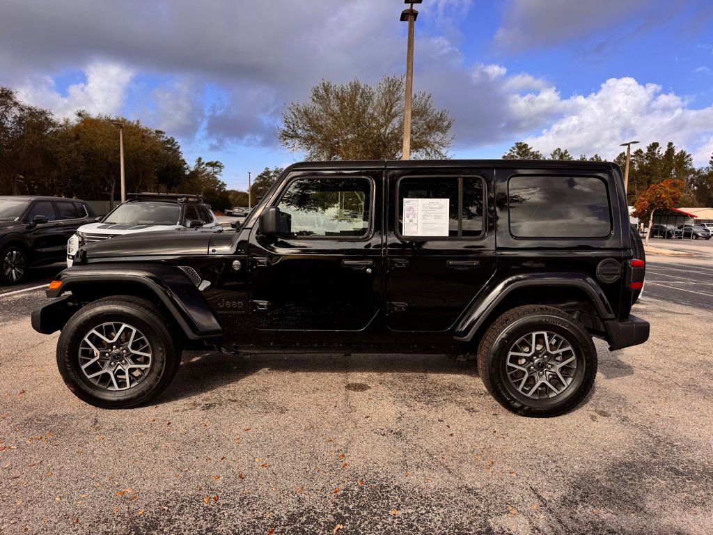 Used 2025 Jeep Wrangler Sahara image 4