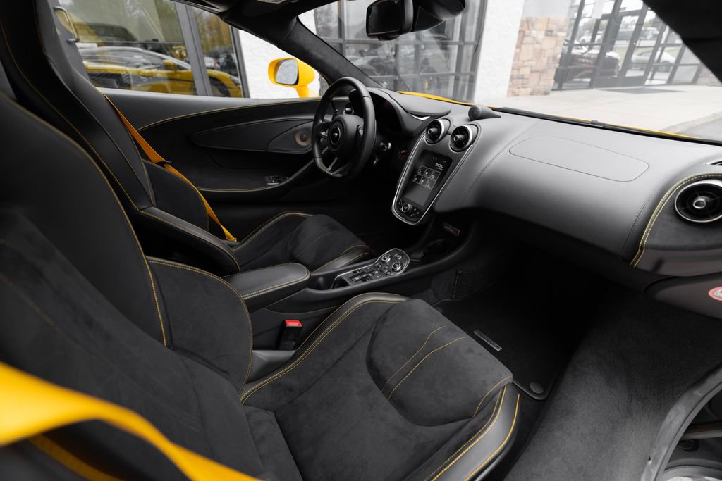 Used 2019 McLaren 570S Spider RWD image 21