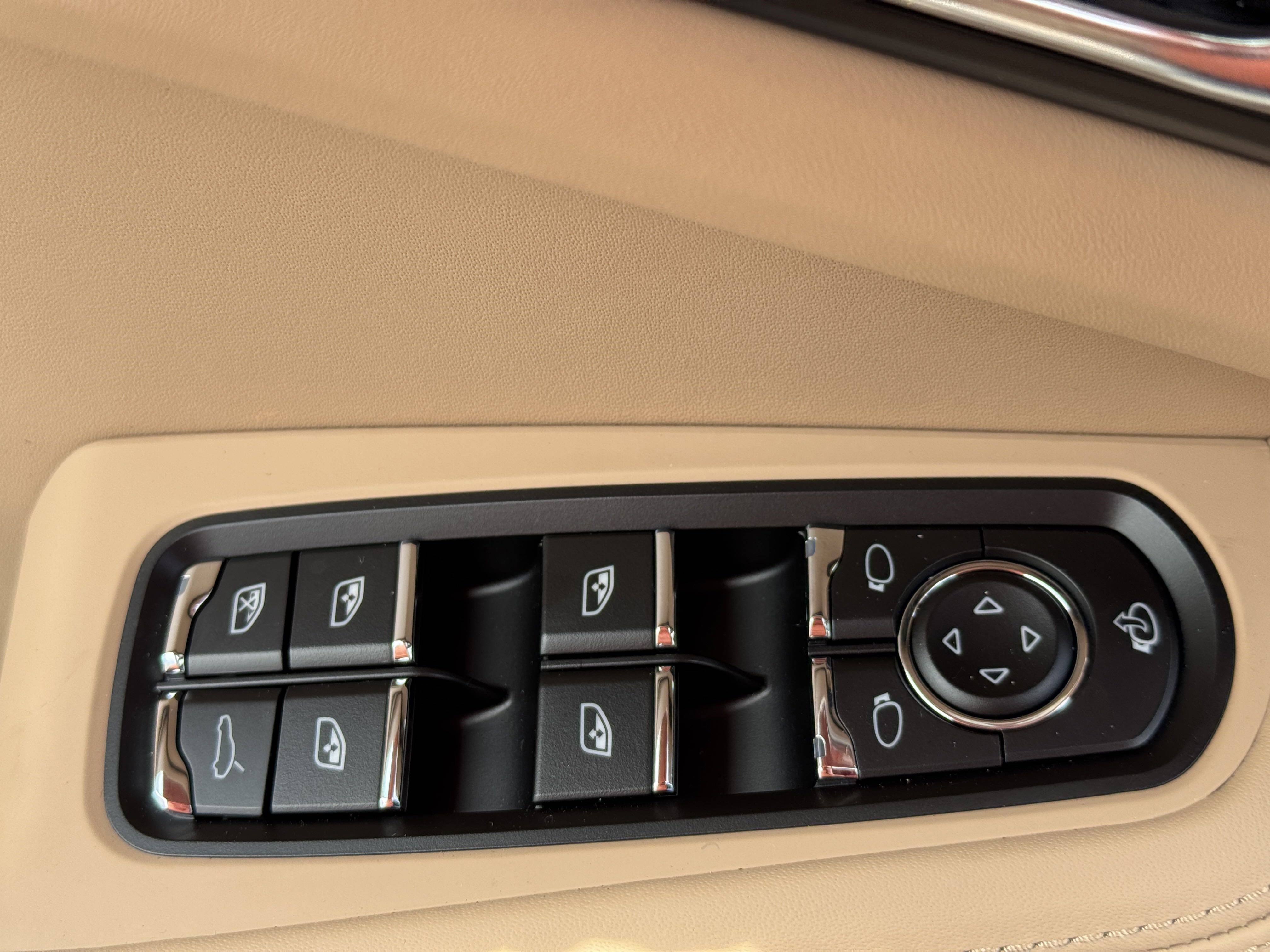 Certified 2025 Porsche Macan image 24