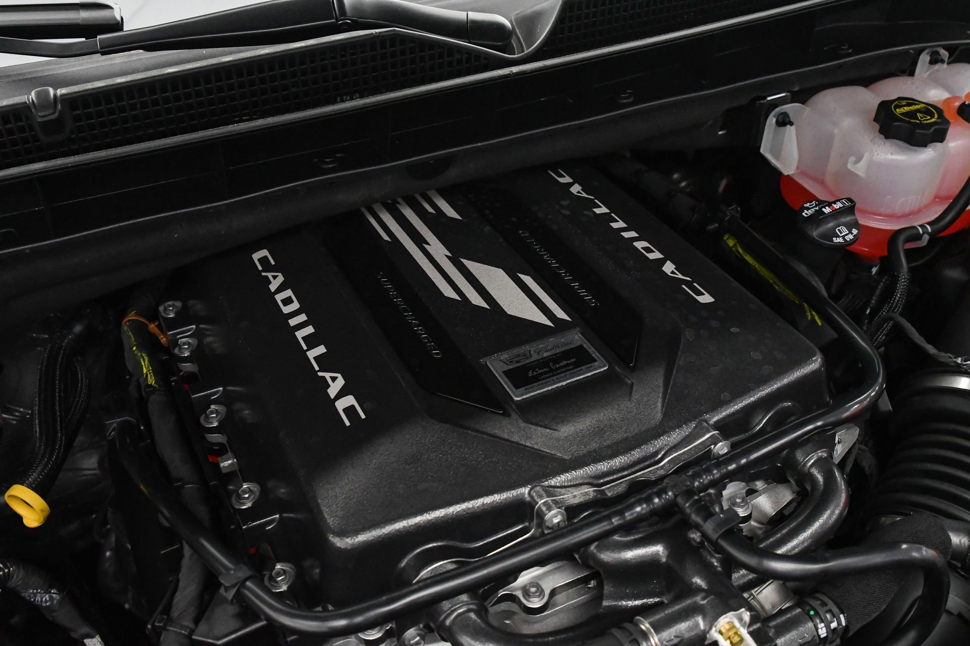 Used 2025 Cadillac Escalade V w/ LPO, ONYX Package image 36