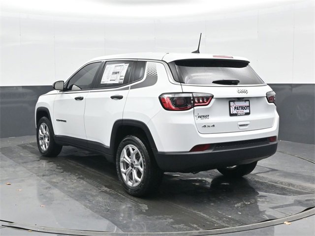 Used 2025 Jeep Compass Sport w/ Mopar Graphics Package image 2