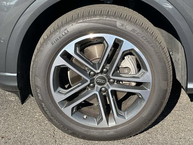 Certified 2025 Audi Q5 Premium w/ Convenience Package AWD/4WD image 10