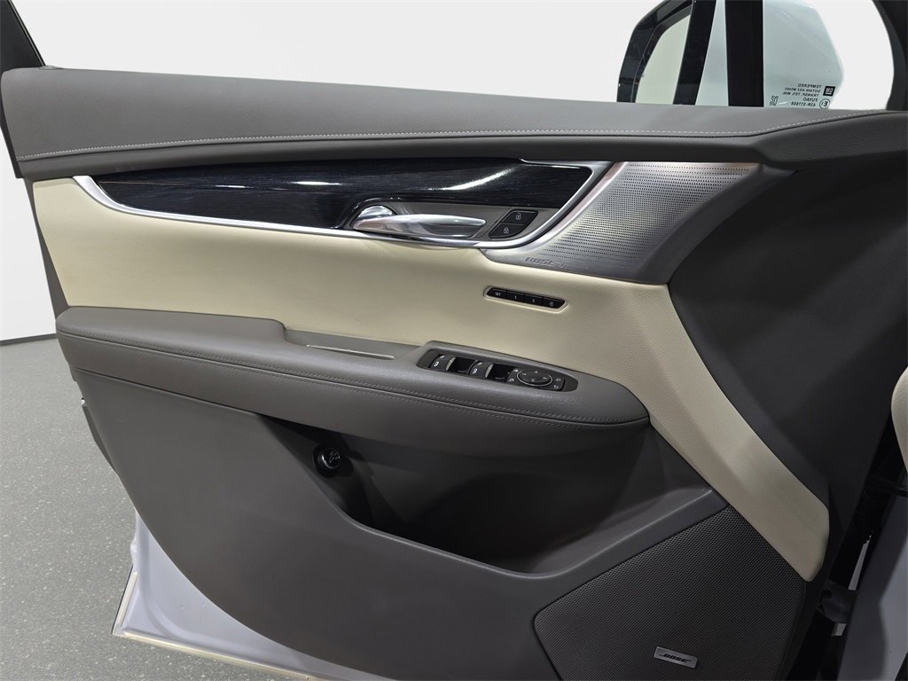 Used 2024 Cadillac XT6 Premium Luxury image 30