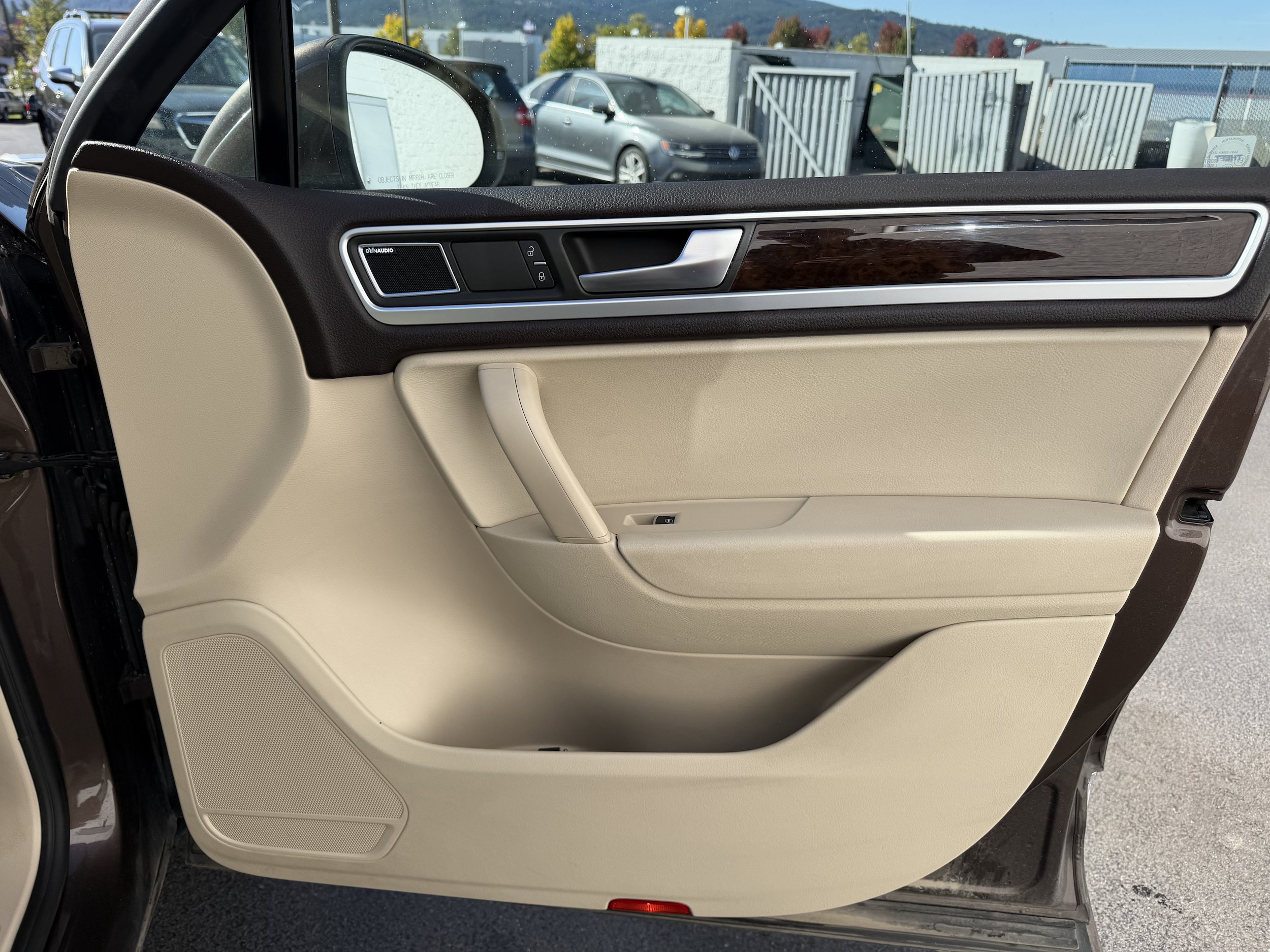 Used 2013 Volkswagen Touareg TDI AWD/4WD image 34