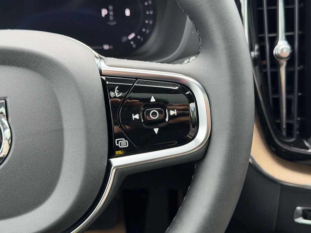 New 2026 Volvo XC60 B5 Plus w/ Climate Package AWD/4WD image 9
