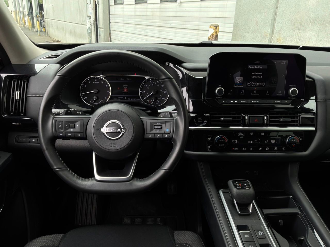 Used 2025 Nissan Pathfinder SV image 15