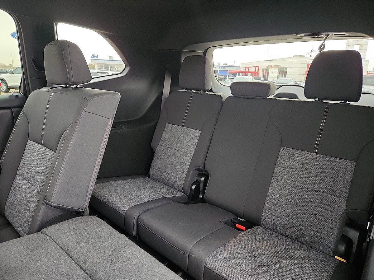 Used 2025 GMC Acadia Elevation image 5