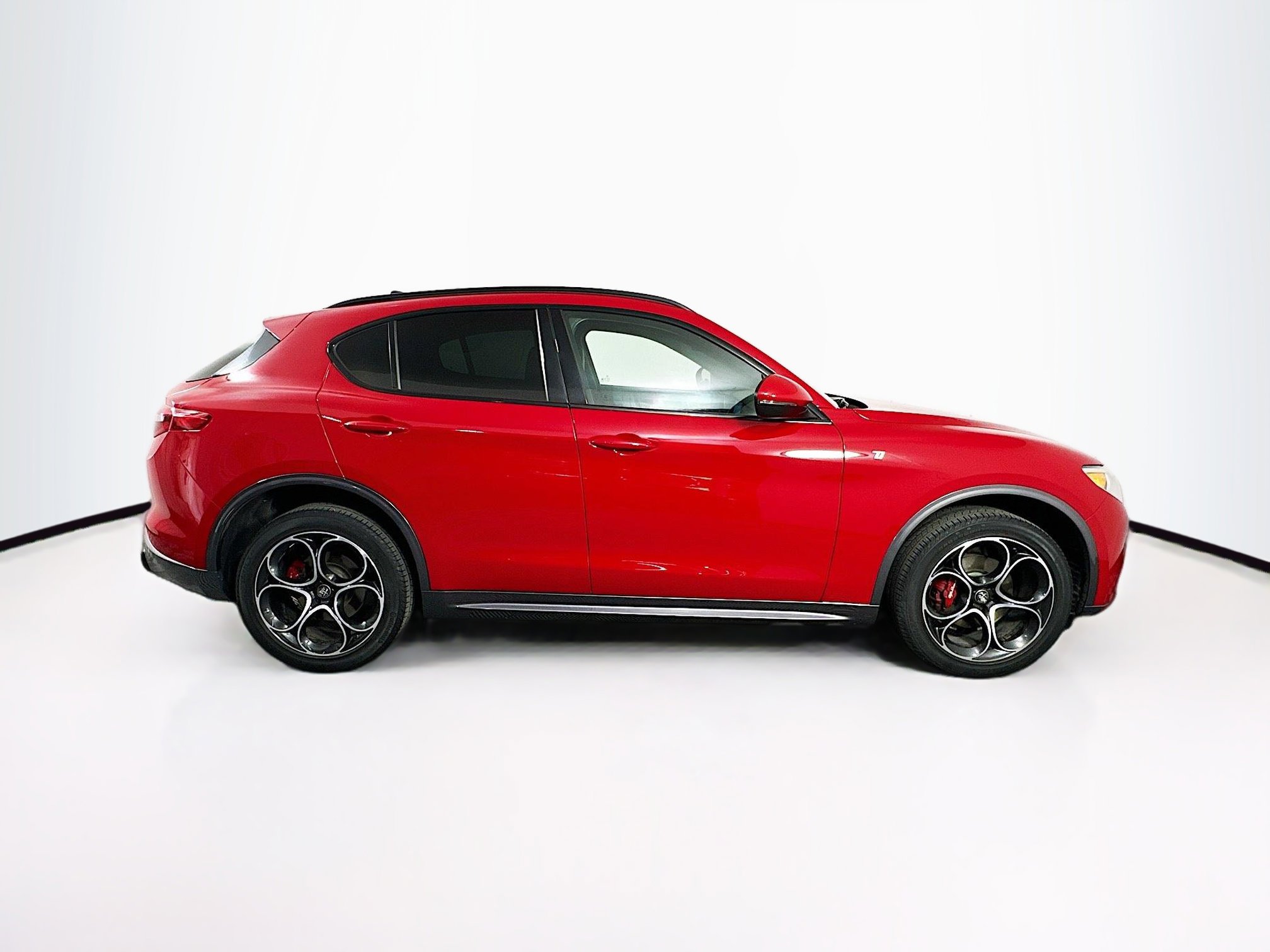 Used 2023 Alfa Romeo Stelvio Ti image 10
