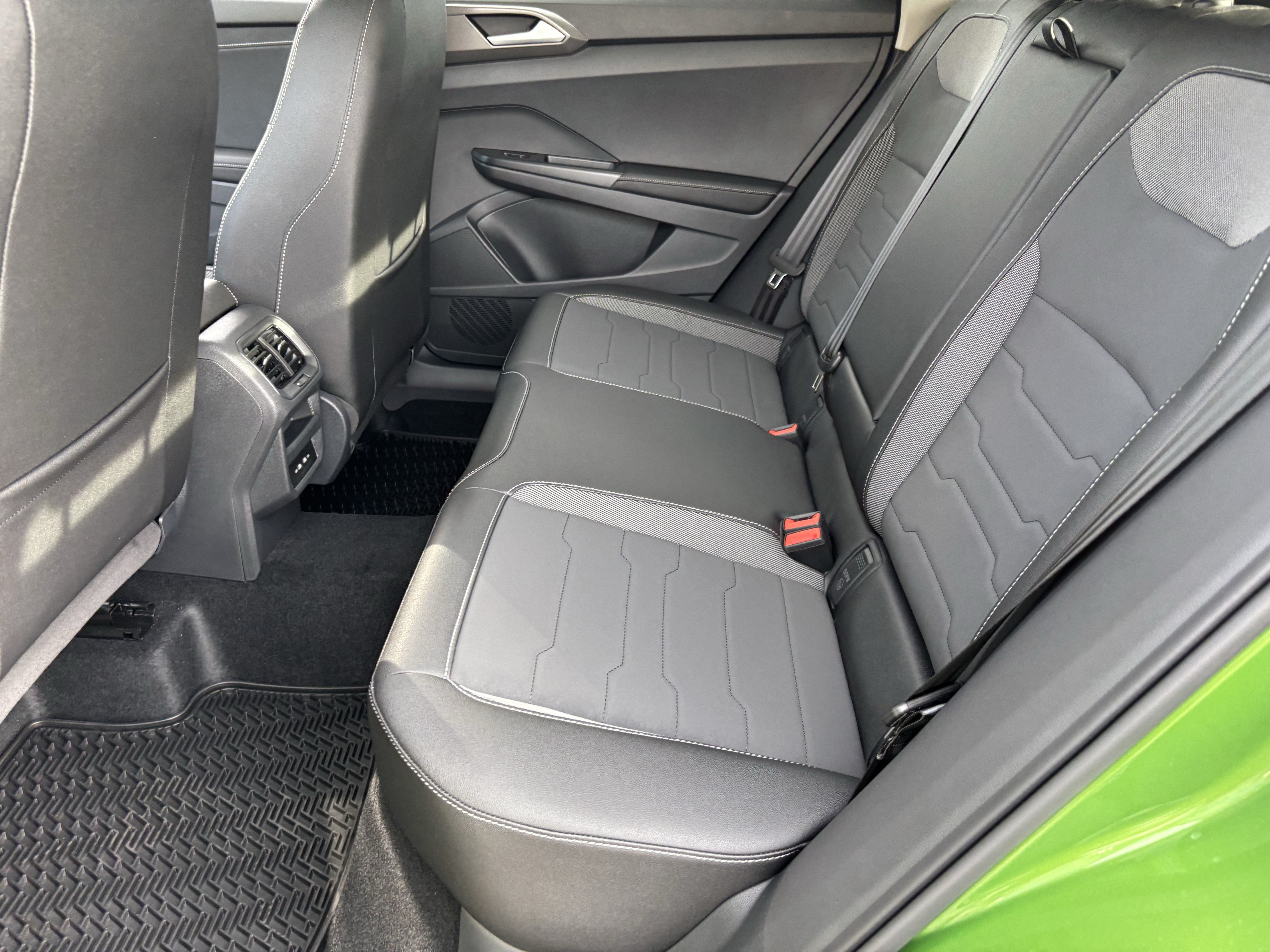 New 2026 Volkswagen Taos SE FWD image 14