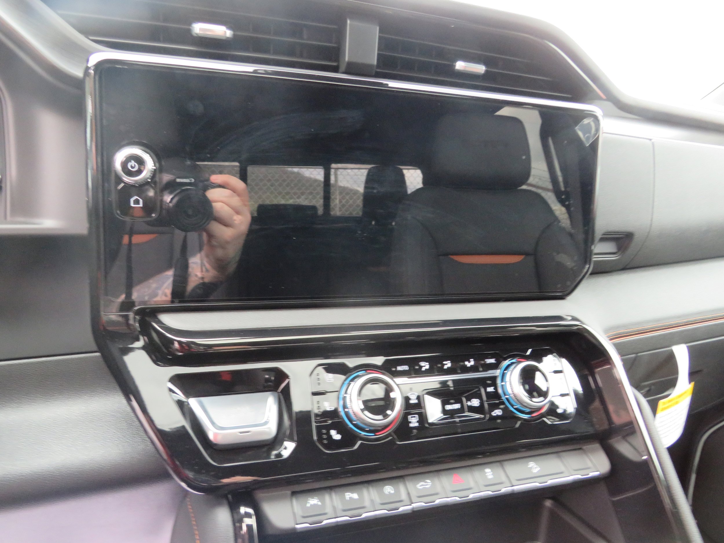 New 2026 GMC Sierra 1500 AT4 w/ AT4 Premium Package AWD/4WD image 13