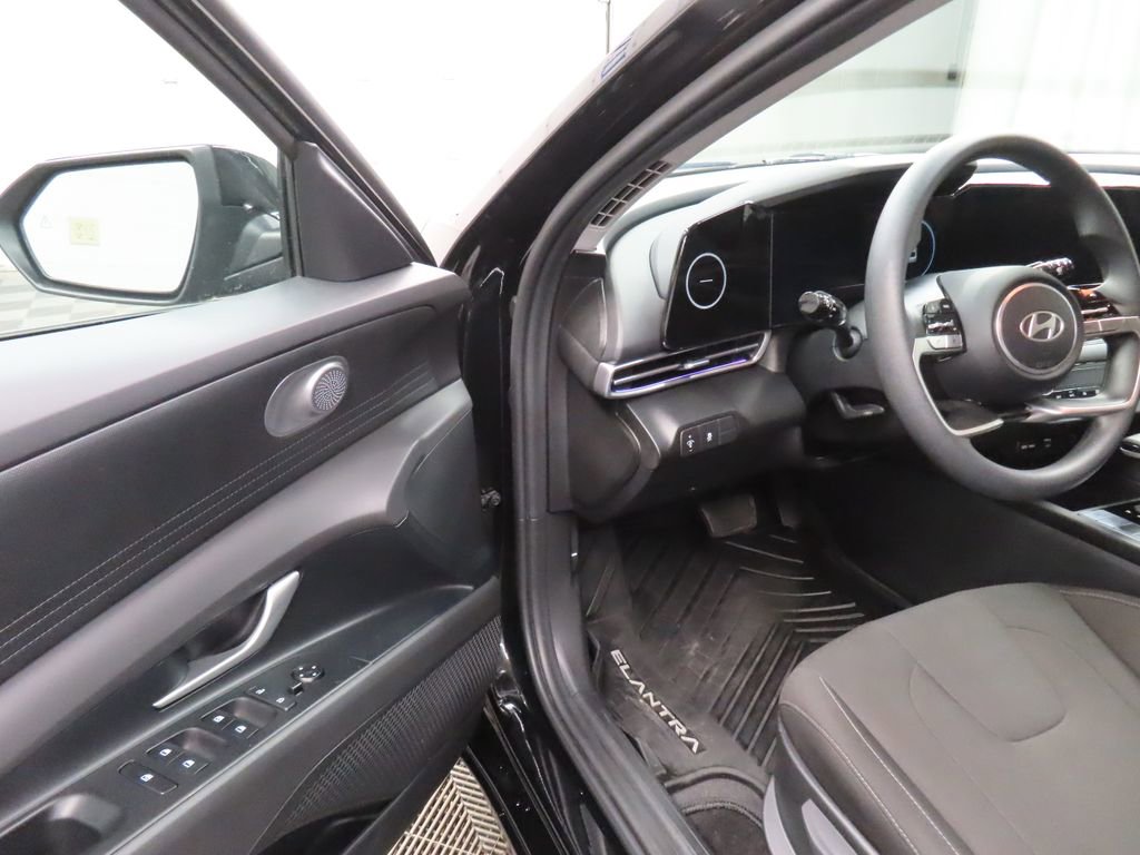 Used 2024 Hyundai Elantra SEL FWD image 45