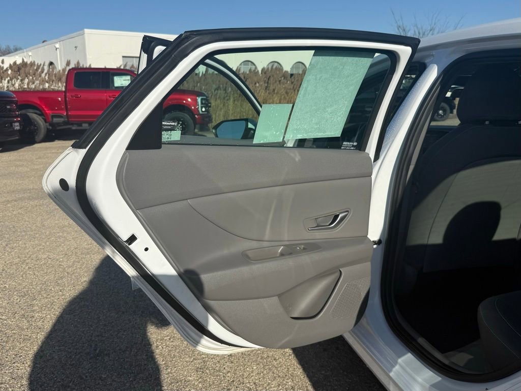 Used 2025 Hyundai Elantra SEL FWD image 26