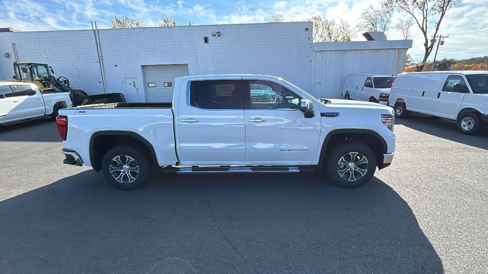 New 2026 GMC Sierra 1500 SLT w/ SLT Convenience Package image 8