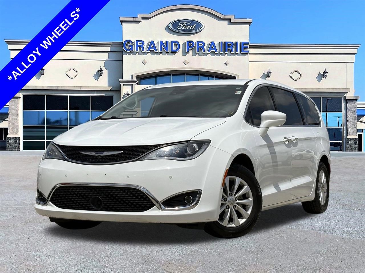 Used 2020 Chrysler Pacifica Touring w/ Advanced Safetytec Group