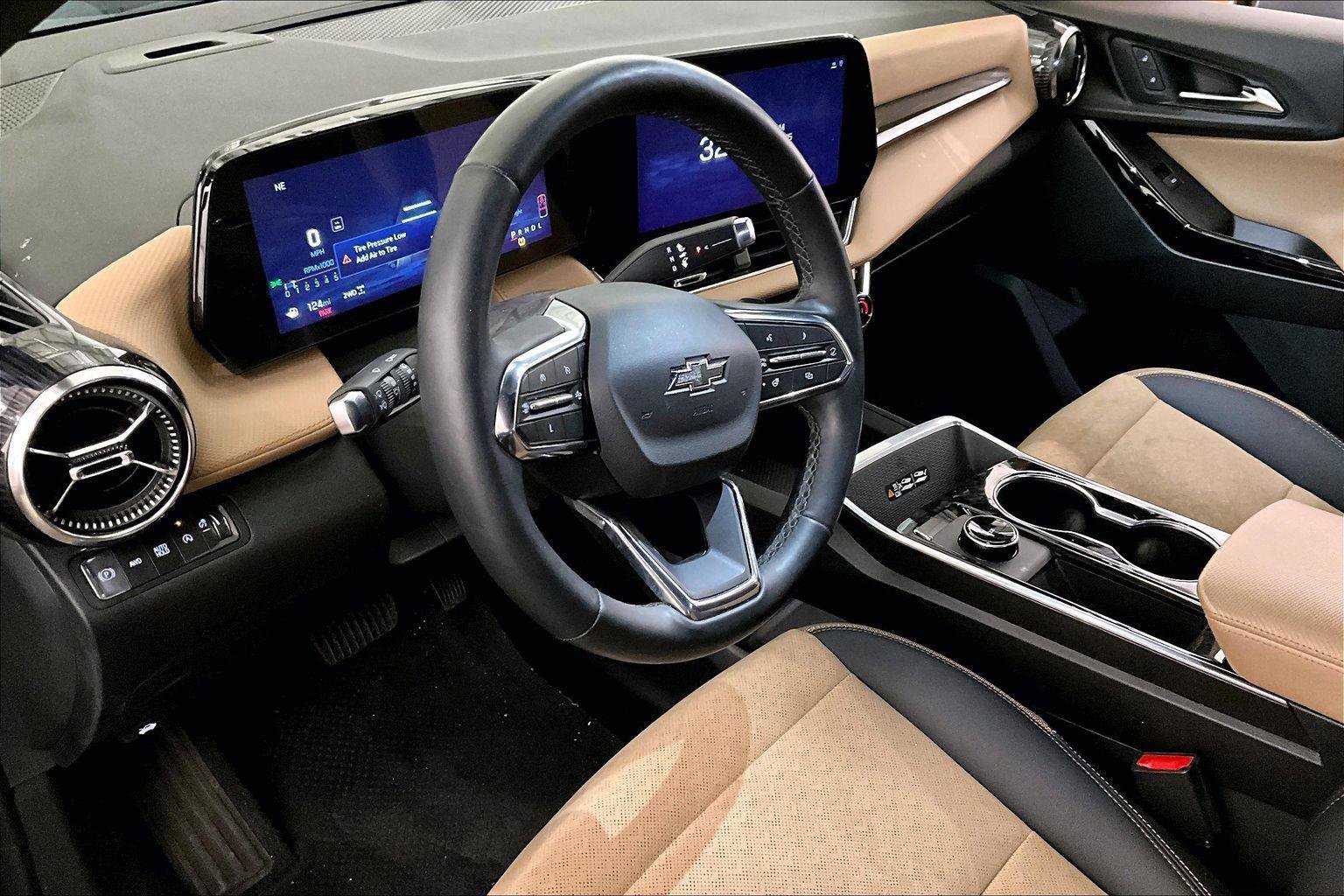 Used 2025 Chevrolet Equinox ACTIV w/ Safety and Technology Package image 12