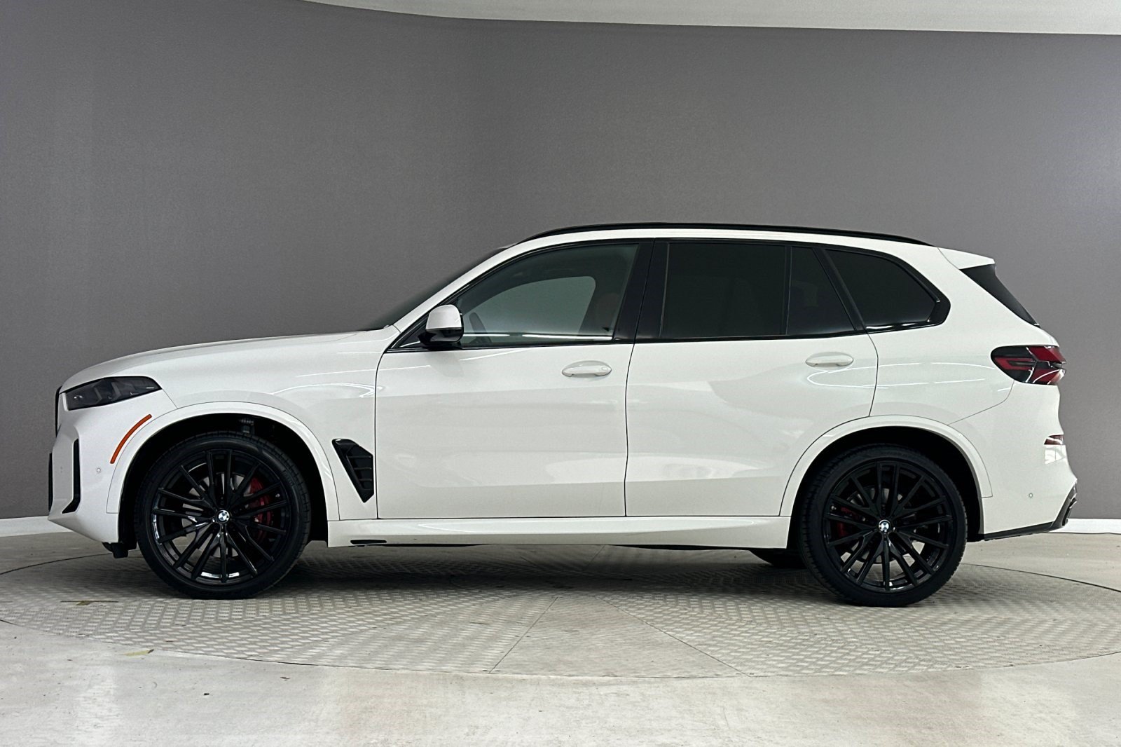 Certified 2024 BMW X5 sDrive40i w/ M Sport Package RWD image 2
