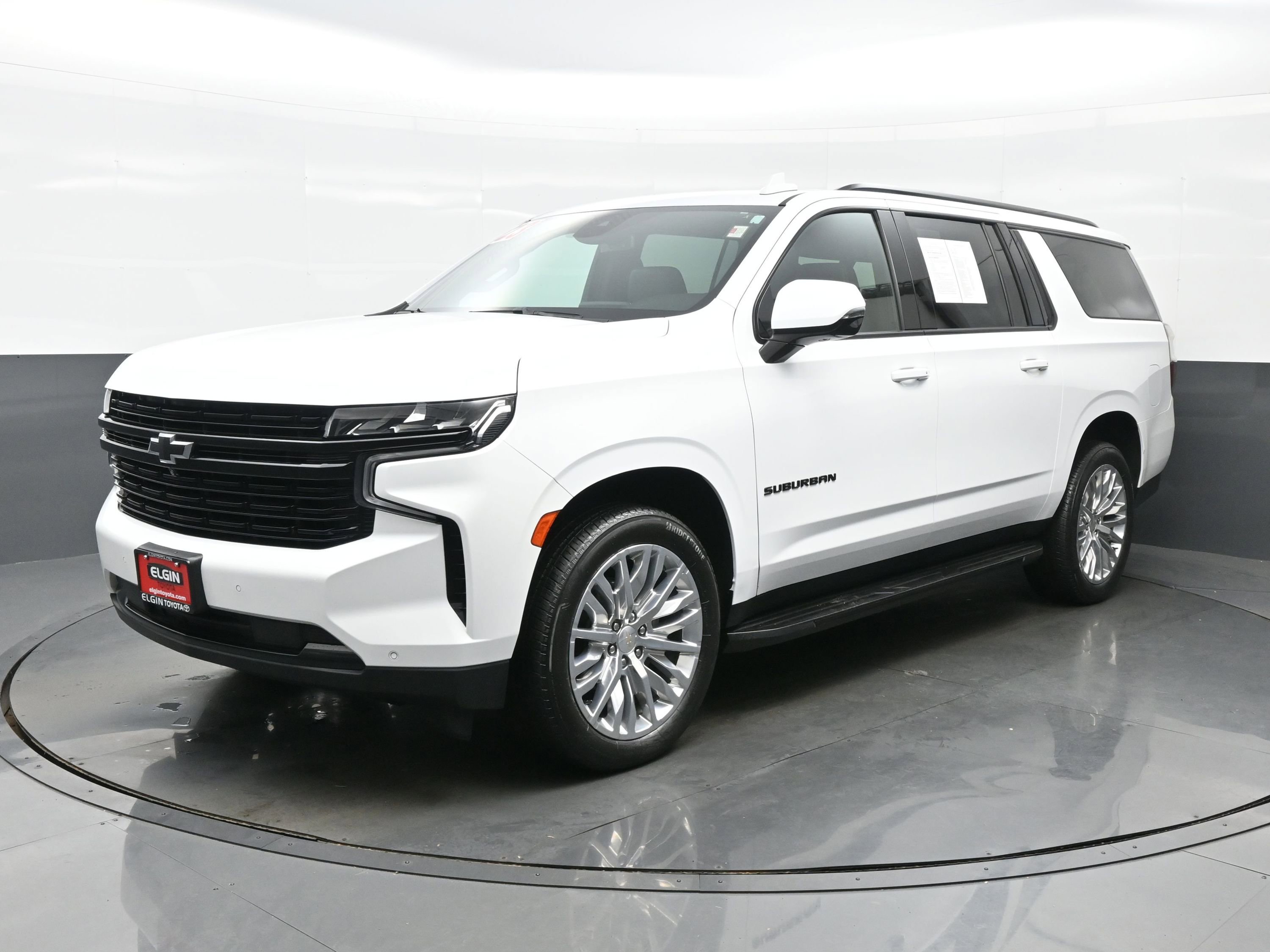 Used 2023 Chevrolet Suburban RST w/ Luxury Package image 2