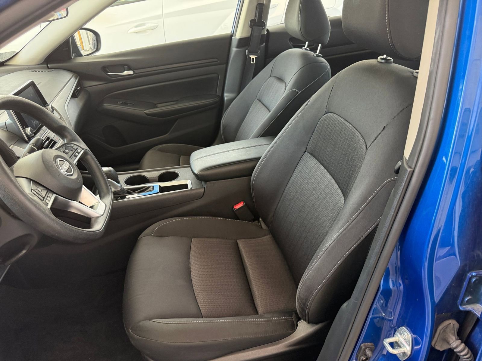 Used 2025 Nissan Altima 2.5 SV FWD image 27