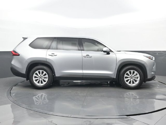Used 2024 Toyota Grand Highlander FWD image 2