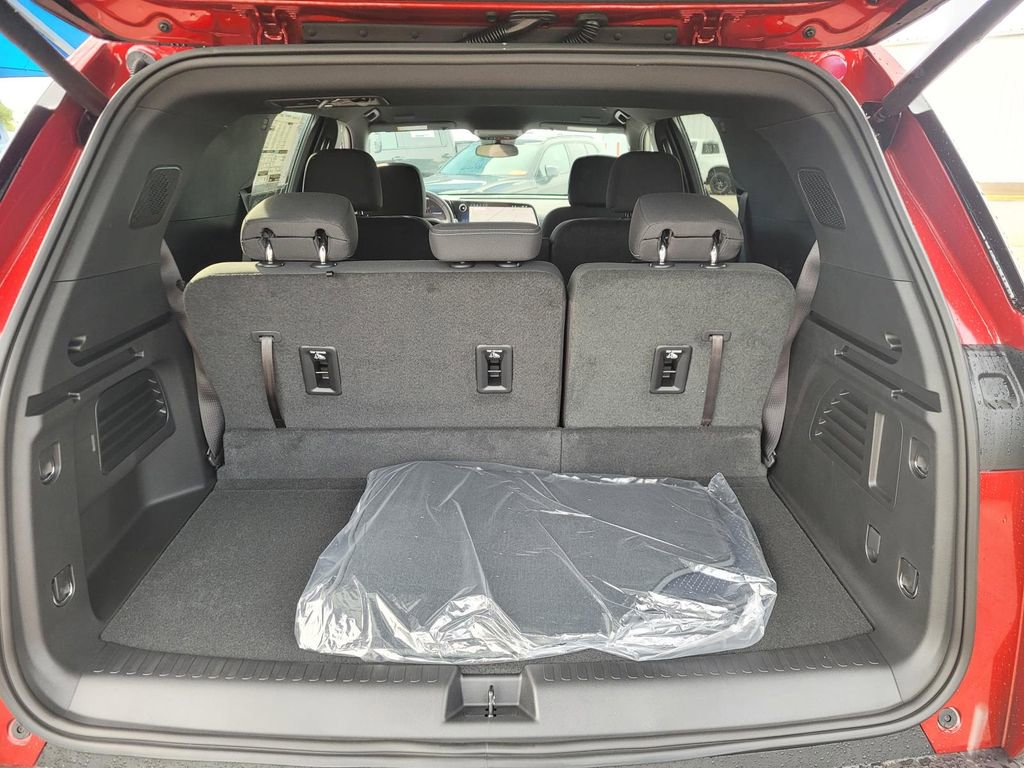 New 2026 Chevrolet Traverse LT w/ Midnight/Sport Edition image 6