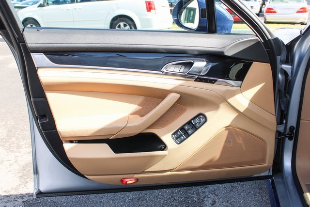 Used 2015 Porsche Panamera 4 image 10
