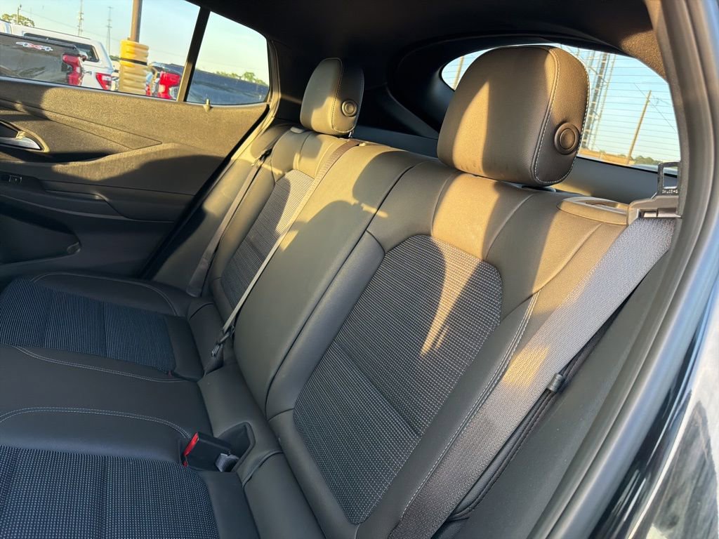 Used 2025 Buick Envista Preferred image 14