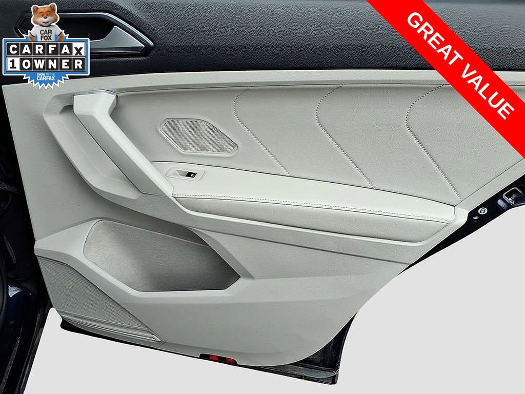 Used 2024 Volkswagen Tiguan SE w/ Panoramic Sunroof Package AWD/4WD image 11