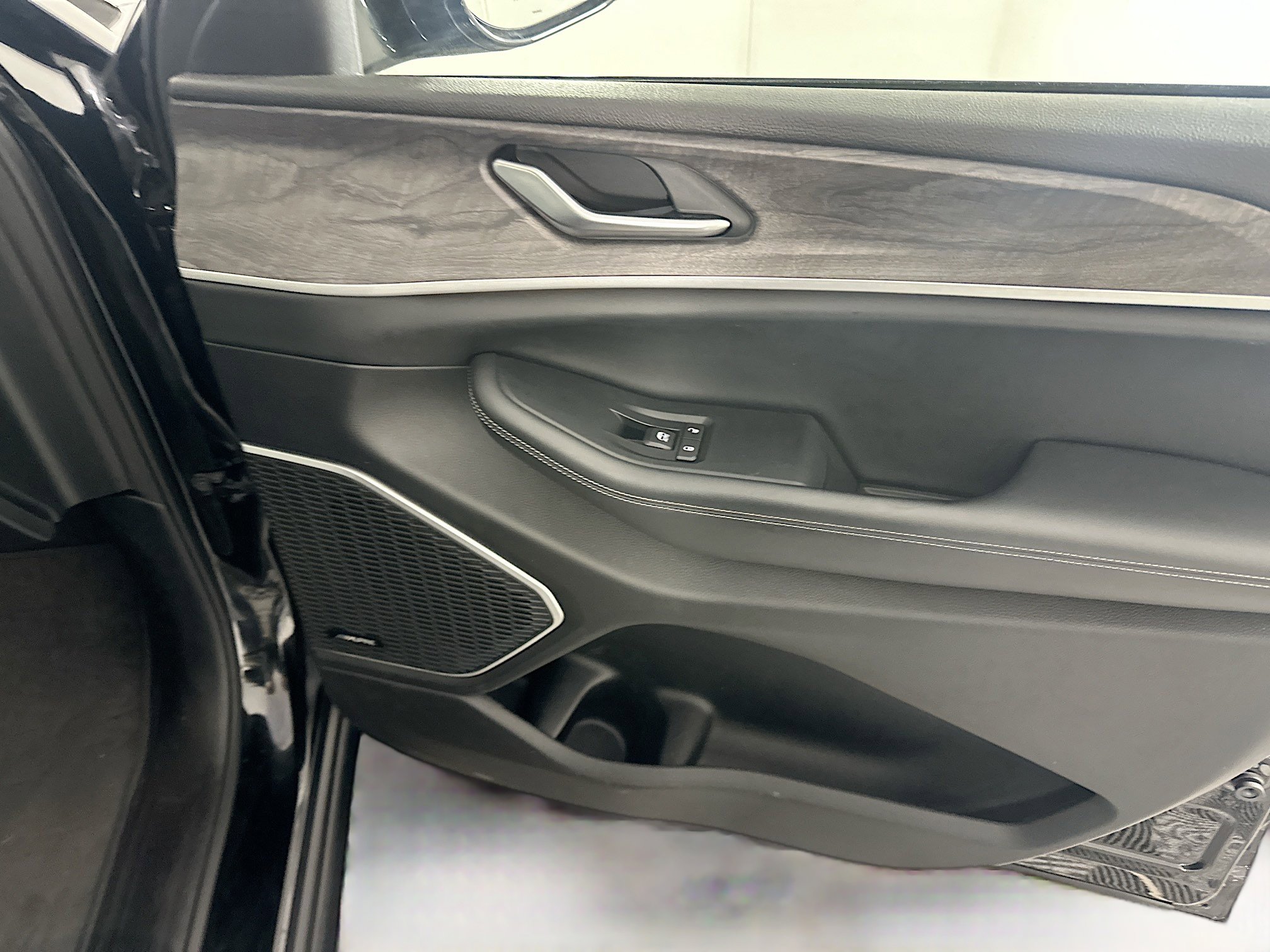 Used 2022 Jeep Grand Cherokee Limited 4xe image 31