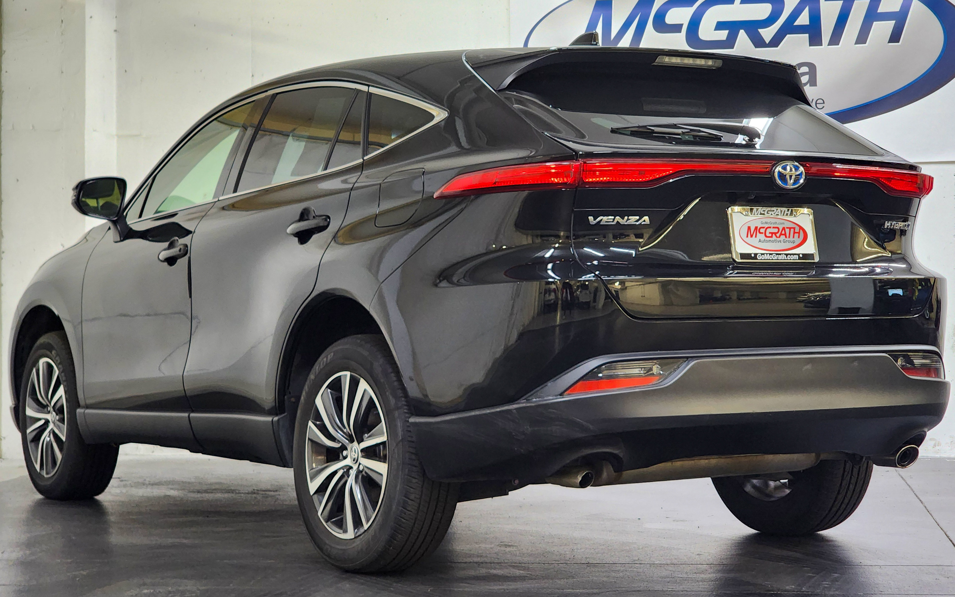 Used 2021 Toyota Venza LE AWD/4WD image 12