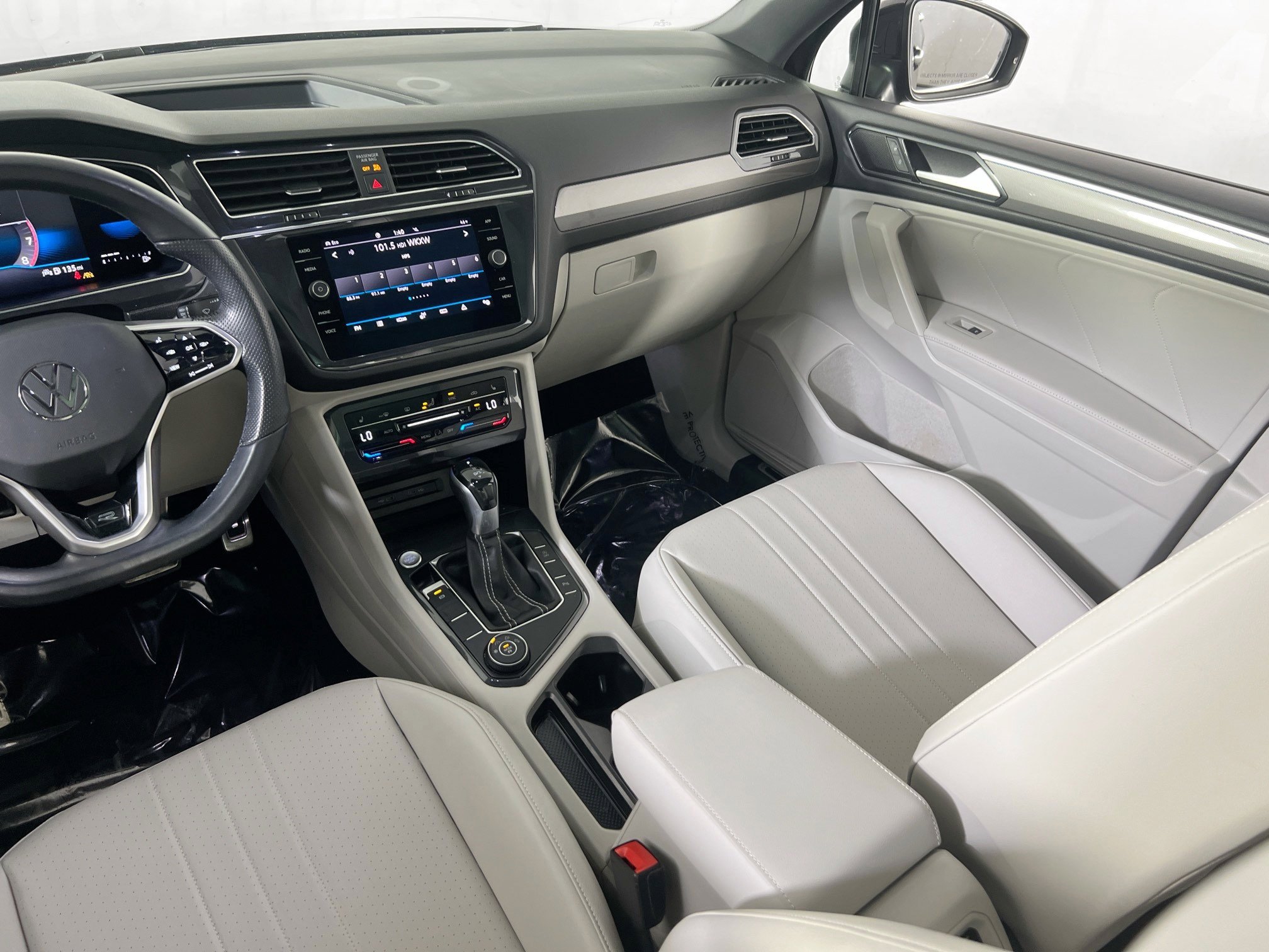 Used 2022 Volkswagen Tiguan SE R-Line image 23