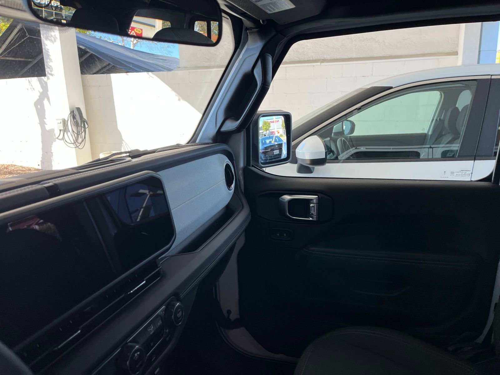 Used 2025 Jeep Wrangler Sahara image 35