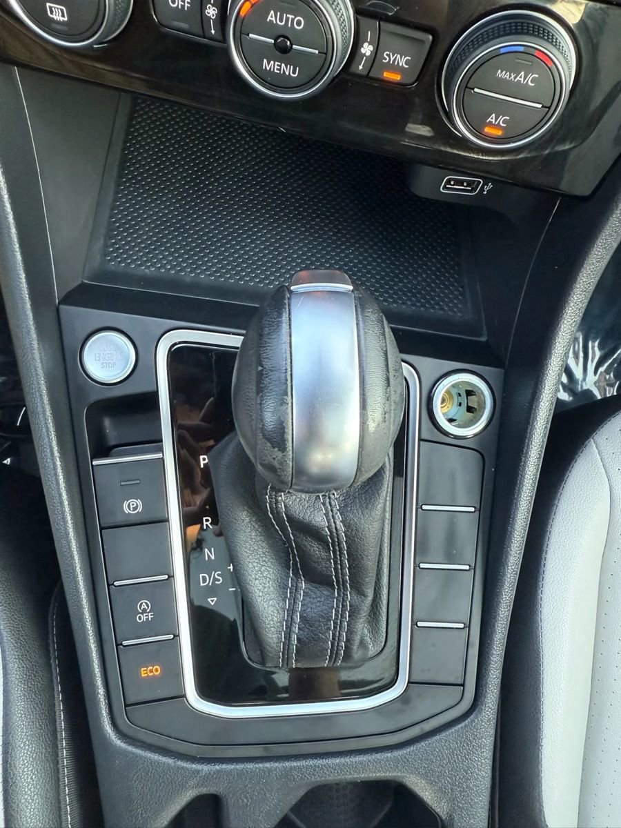 Used 2019 Volkswagen Jetta R-Line w/ R-Line Cold Weather Package FWD image 26