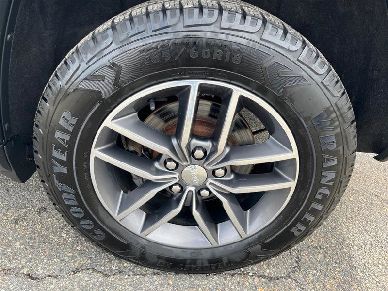 Used 2017 Jeep Grand Cherokee Limited image 7