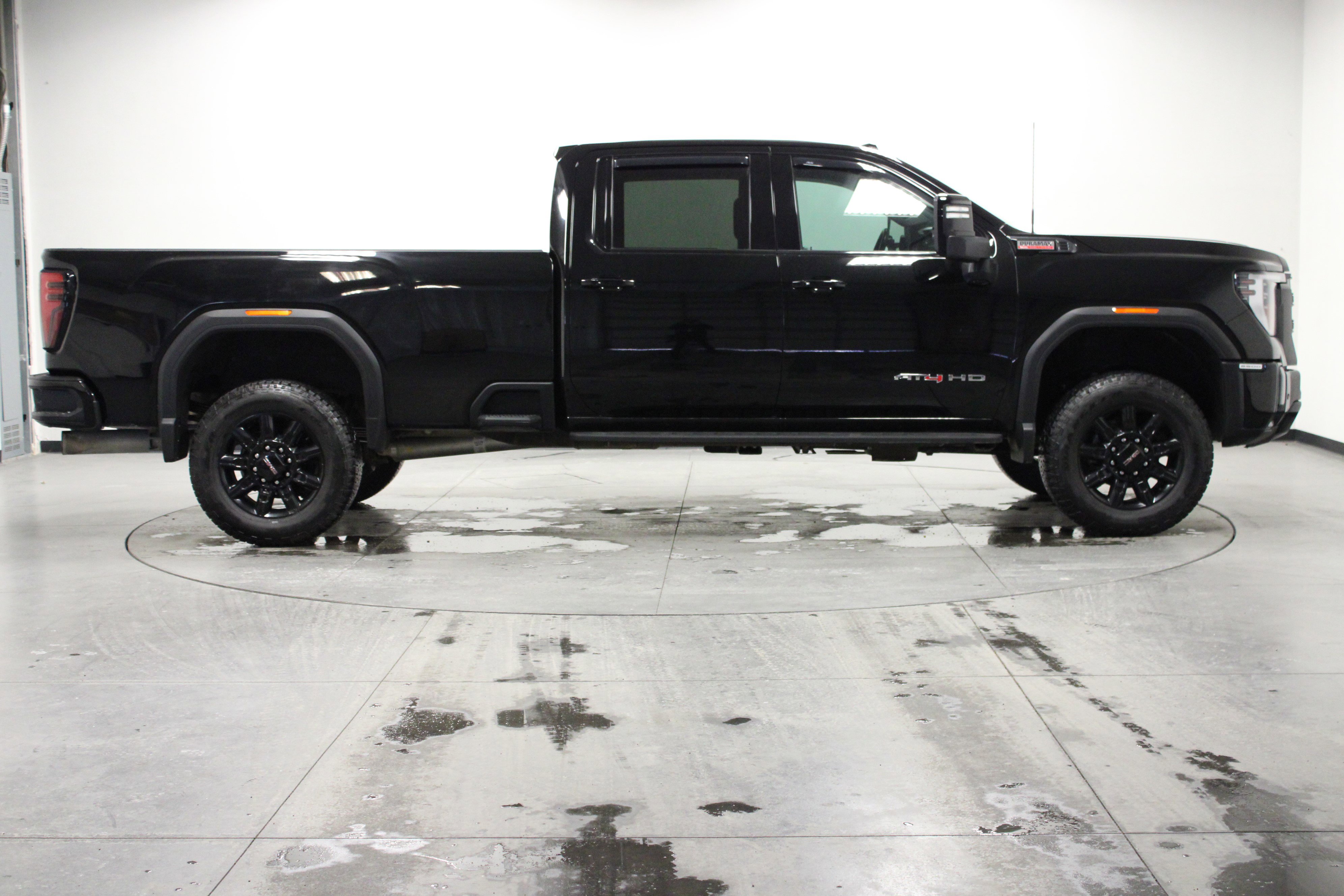 Used 2024 GMC Sierra 2500 AT4 AWD/4WD image 3