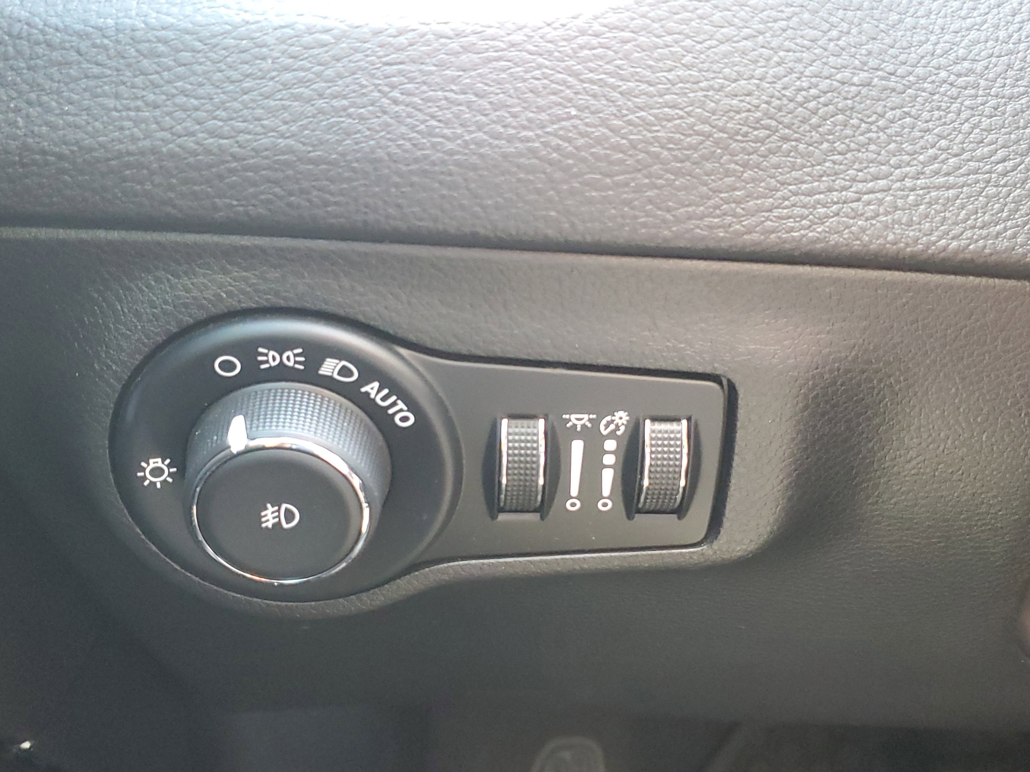 Used 2020 Jeep Compass Latitude w/ Cold Weather Group image 23