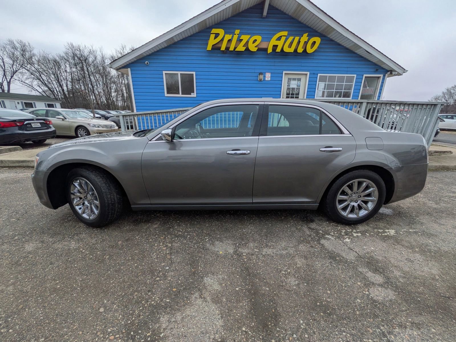 Used 2012 Chrysler 300 Limited RWD image 3