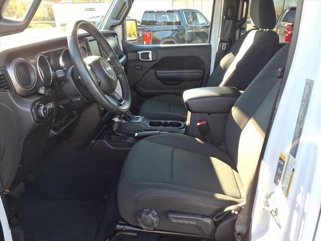 Used 2022 Jeep Wrangler Unlimited Sport AWD/4WD image 9
