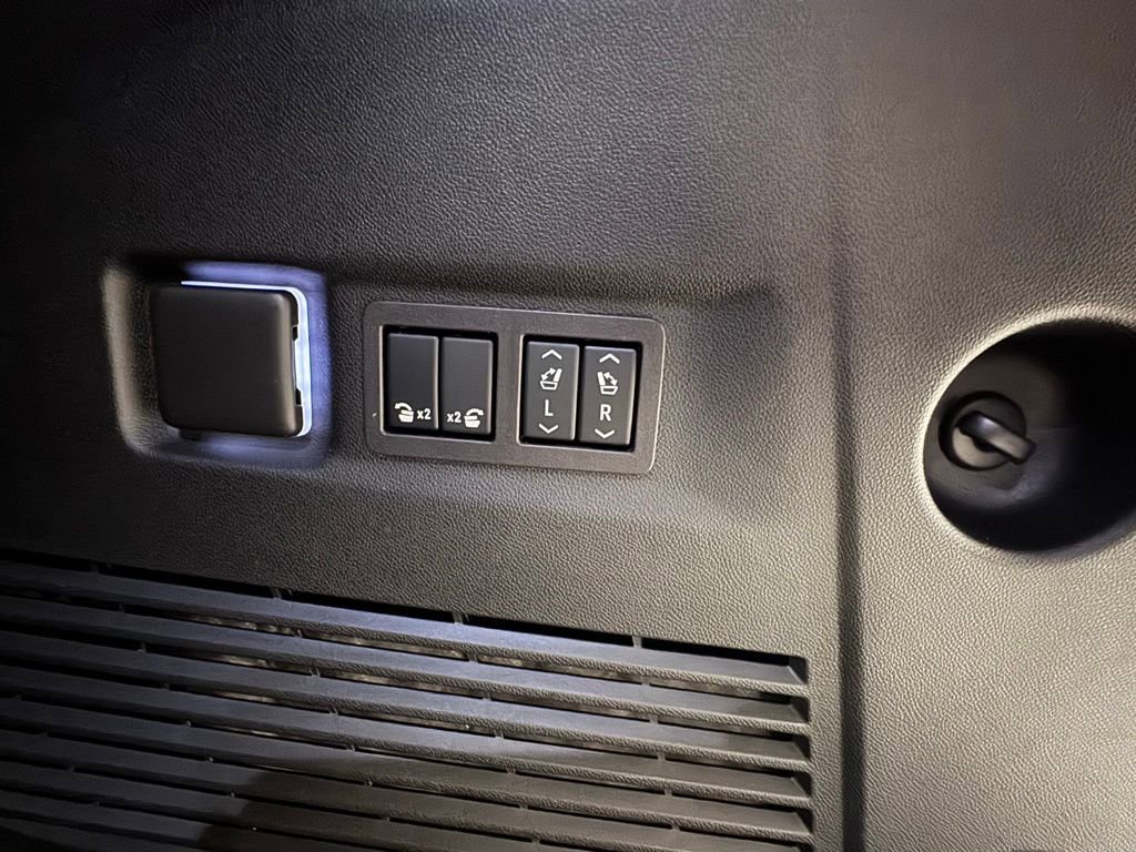 Certified 2024 Chevrolet Suburban RST w/ Luxury Package image 41